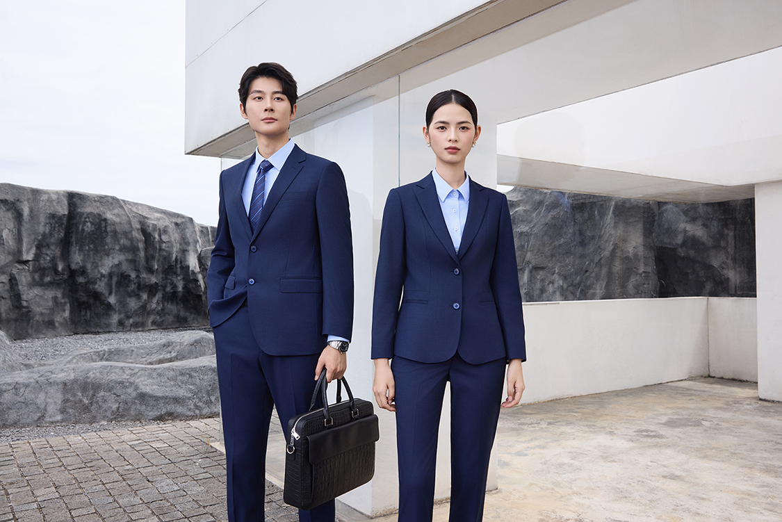 圣澳威斯载誉：2025西服（含衬衫）十强企业！